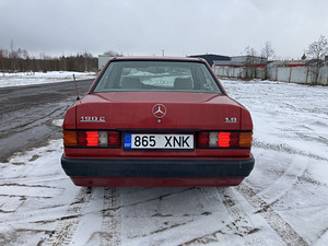 Mercedes-Benz 190E (6 foto / 12)