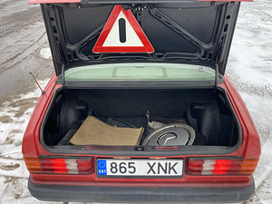 Mercedes-Benz 190E (12 foto / 12)