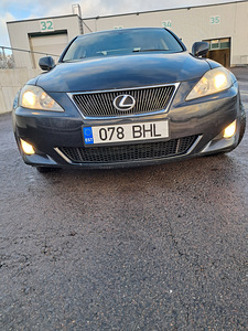 Lexus IS 220d (9 фото из 12)