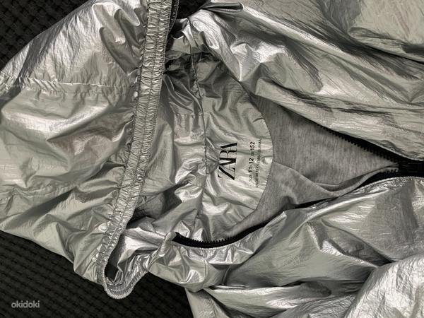 Серебристая клеенчатая куртка (фото #3)