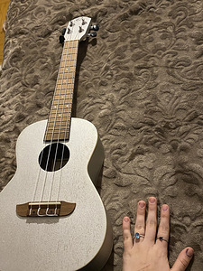 Ukulele (4 foto / 4)