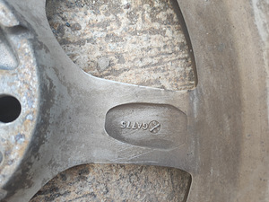 Toyota Avensis valuveljed+ rehvid (6 foto / 10)