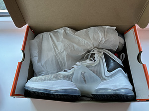 Nike LeBron 19 (3 foto / 9)
