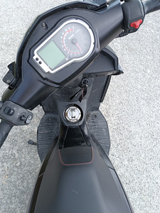 Скутер 80cc (2 фото из 5)