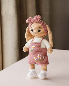 Продам вязаную игрушку Зайка (1 фото из 3)