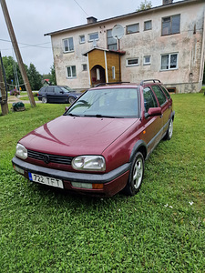 Продам VW Golf variant 1.6 74кВт (бензин) (1 фото из 8)