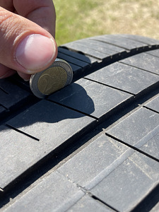 Goodyear 205/55/R16 (2 фото из 5)