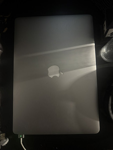 MacBook Pro Retina 15-inch Mid 2015 (2 foto / 3)