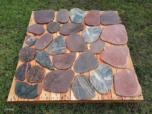 Каменные плиты и краеугольные камни (фото #1)
