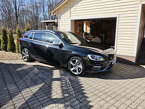 Volvo v60 plug in hybrid 2015 (2 foto / 15)