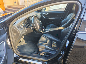 Volvo v60 plug in hybrid 2015 (8 foto / 15)