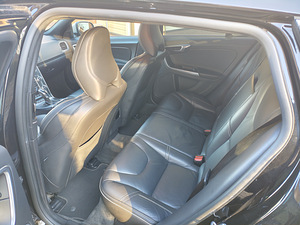 Volvo v60 plug in hybrid 2015 (9 foto / 15)
