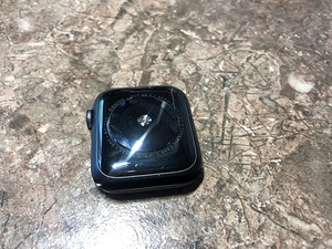 Apple Watch Series 5 40mm GPS (2 foto / 7)