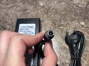 Laadija Xiaomi tõukerattele 42V 1.5A (3 foto / 3)