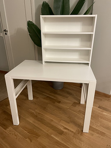 Kirjutuslaud riiulitega PÅHL - IKEA (96x58 cm) (6 foto / 9)
