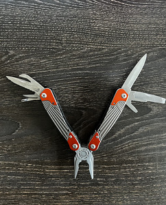Многофункциональный нож multitool (3 фото из 7)
