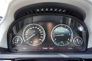 BMW 740 Individual XDRIVE 3.0 225kW (14 foto / 15)