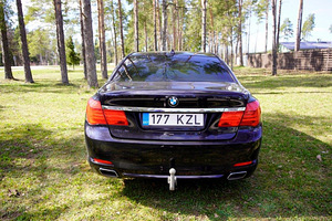 BMW 740 Individual XDRIVE 3.0 225kW (2 foto / 15)