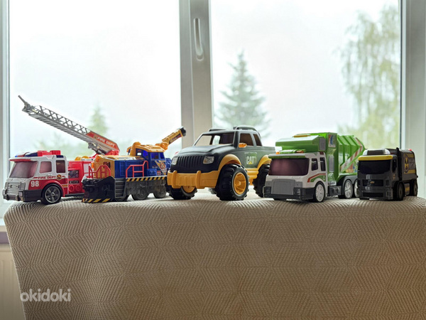Игрушечные машинки