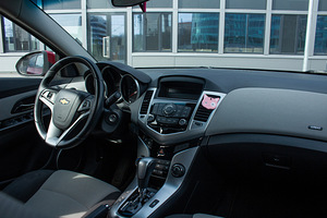 Chevrolet Cruze (9 foto / 9)