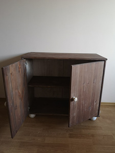Vintage stiilis lihvitud täispuidust kapid (5 foto / 10)