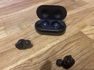 Galaxy buds + (2 фото из 3)