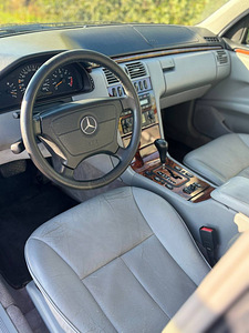 Mercedes-Benz E300TD (5 foto / 11)