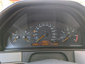 Mercedes-Benz E300TD (10 foto / 11)