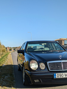 Mercedes-Benz E300TD (4 foto / 11)