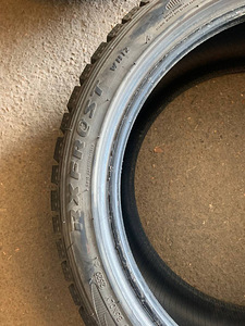 Шины для снегаШины для снегаRoadX RXFrost WH12 225/45/R17 (2 фото из 7)