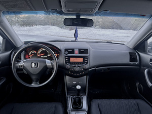 Honda Accord (13 foto / 15)