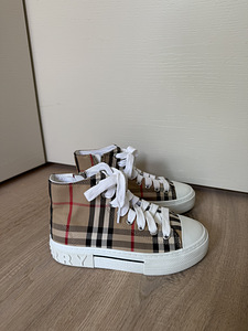 Кроссовки Burberry (3 фото из 6)