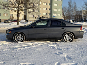 Volvo s60 2.4 d5 136kw (4 foto / 11)