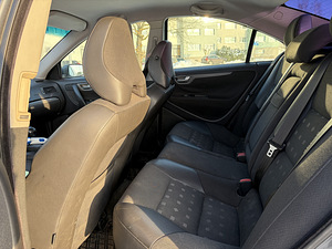 Volvo s60 2.4 d5 136kw (10 foto / 11)