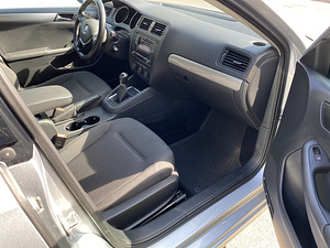 2016 Volkswagen Jetta (7 foto / 12)