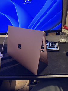 Macbook air 13inch 2020 (6 foto / 8)