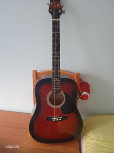 Продам гитару с маленькими дефектами... недорого (фото #2)