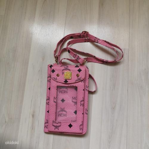 Розовый кошелек с ремешком (фото #2)