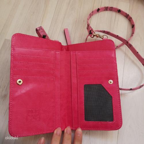 Розовый кошелек с ремешком (фото #3)