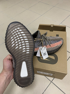 UUS! Yeezy boost 350v2 (44) (4 foto / 4)