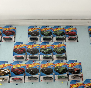 Модельные автомобили Hotwheels (5 фото из 7)