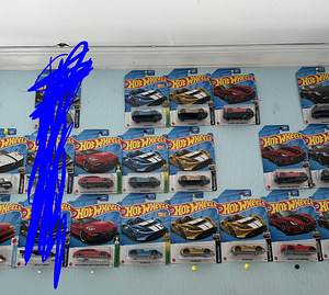 Модельные автомобили Hotwheels (6 фото из 7)