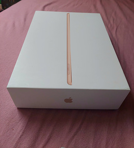 iPad 9,7" + коробка (4 фото из 5)