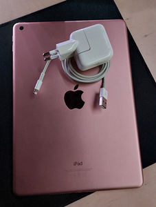 iPad 9,7" + коробка (1 фото из 5)