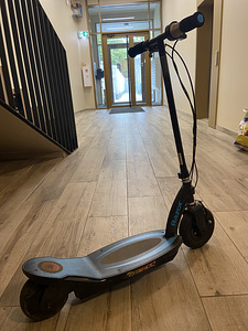 Razor Power Core E100 детский электросамокат! (1 фото из 4)