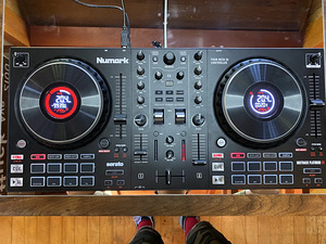 DJ-kontroller Numark Mixtrack Platinum FX – uus, uus