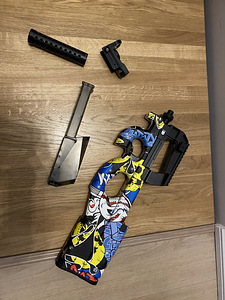 P90 kuulipilduja orbiidil (2 foto / 2)