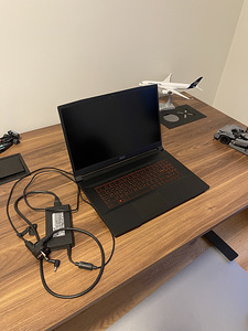 MSI Katana GF76 12UD i7-12700H RTX 3050 Ti (2 foto / 6)