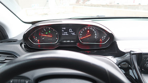 Peugeot 208 (12 foto / 14)