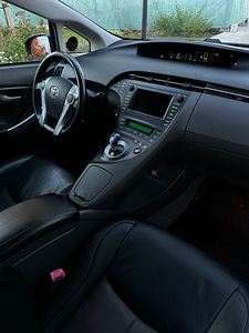 Toyota Prius 2010 (7 foto / 9)